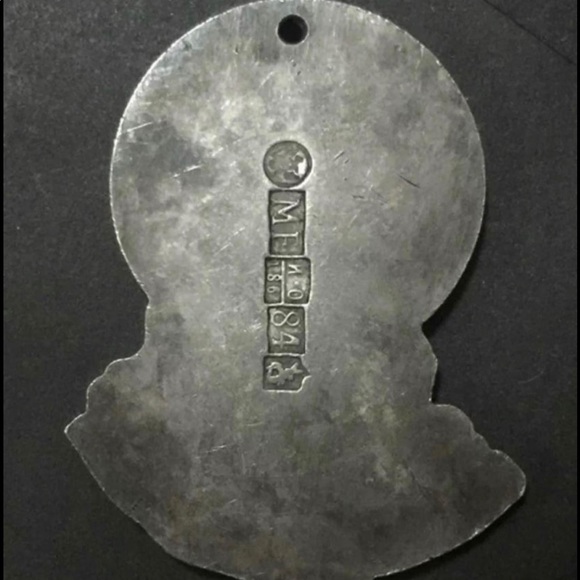 VINTAGE CHRIST MEDALLION WITH HALLMARKING ON BACK !! - Picture 3 of 3